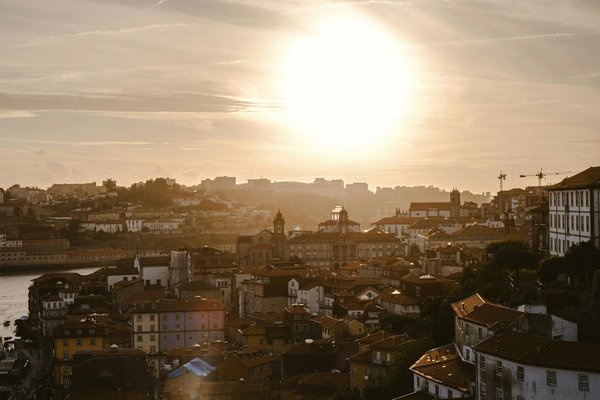 Où séjourner pour des vacances en Sardaigne avec des cours de cuisine italienne et des excursions en bateau?